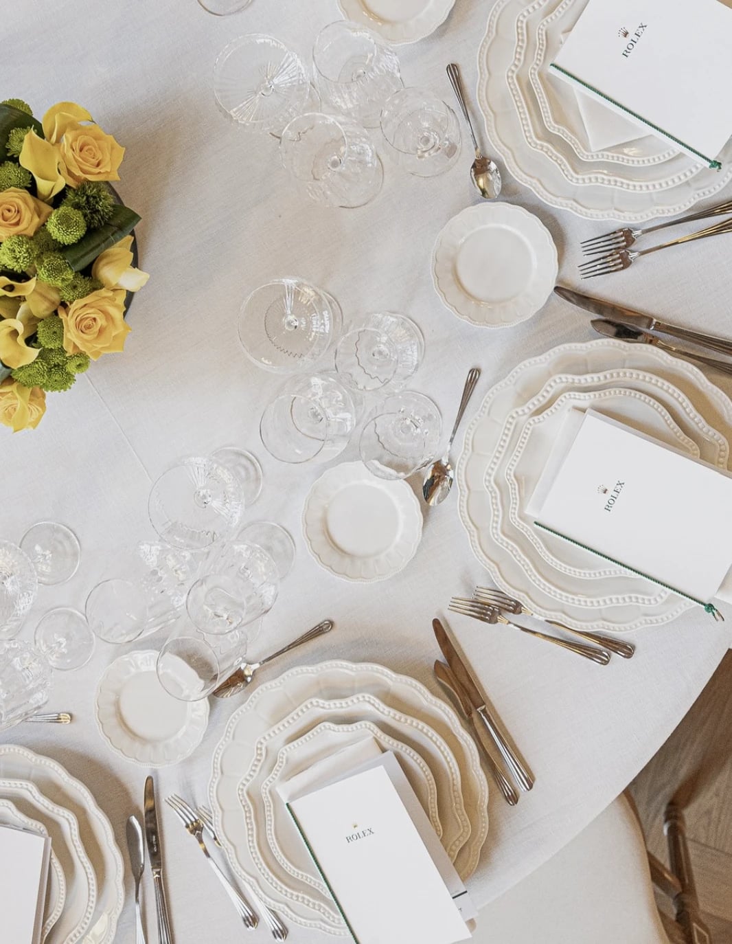 Mesa de gala con detalle Rolex